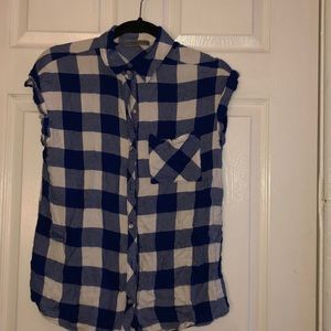 Thin sleeveless flannel
